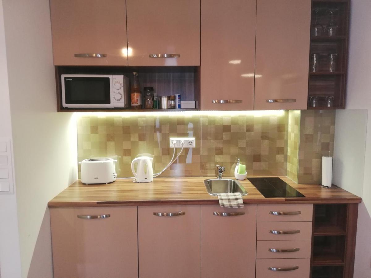 Embassy Studio Apartment Citypark Boedapest Buitenkant foto