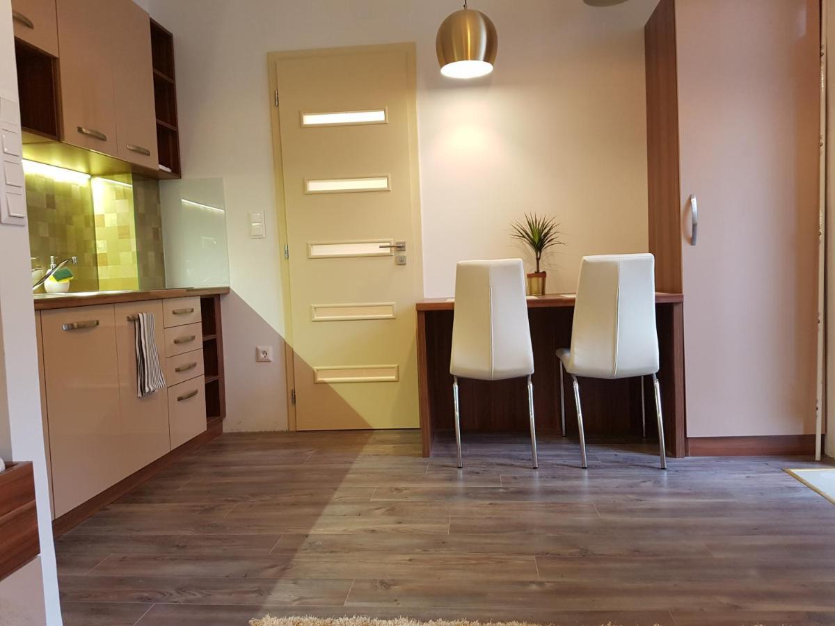 Embassy Studio Apartment Citypark Boedapest Buitenkant foto