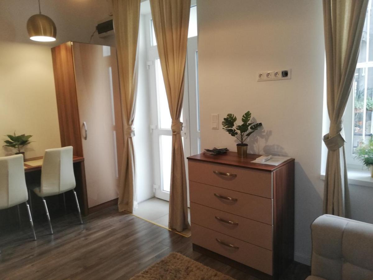 Embassy Studio Apartment Citypark Boedapest Buitenkant foto