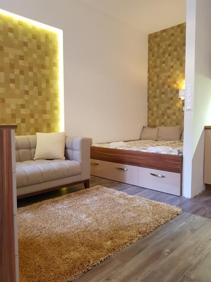 Embassy Studio Apartment Citypark Boedapest Buitenkant foto